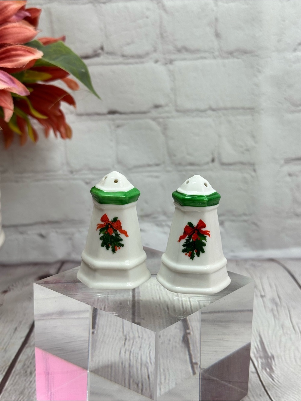 vtg Pfaltzgraff Christmas Heritage Individual Salt & Pepper Set Stoneware
